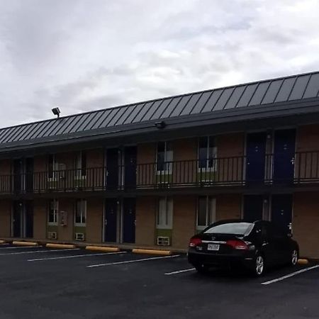 Travelodge By Wyndham Petersburg Exterior foto